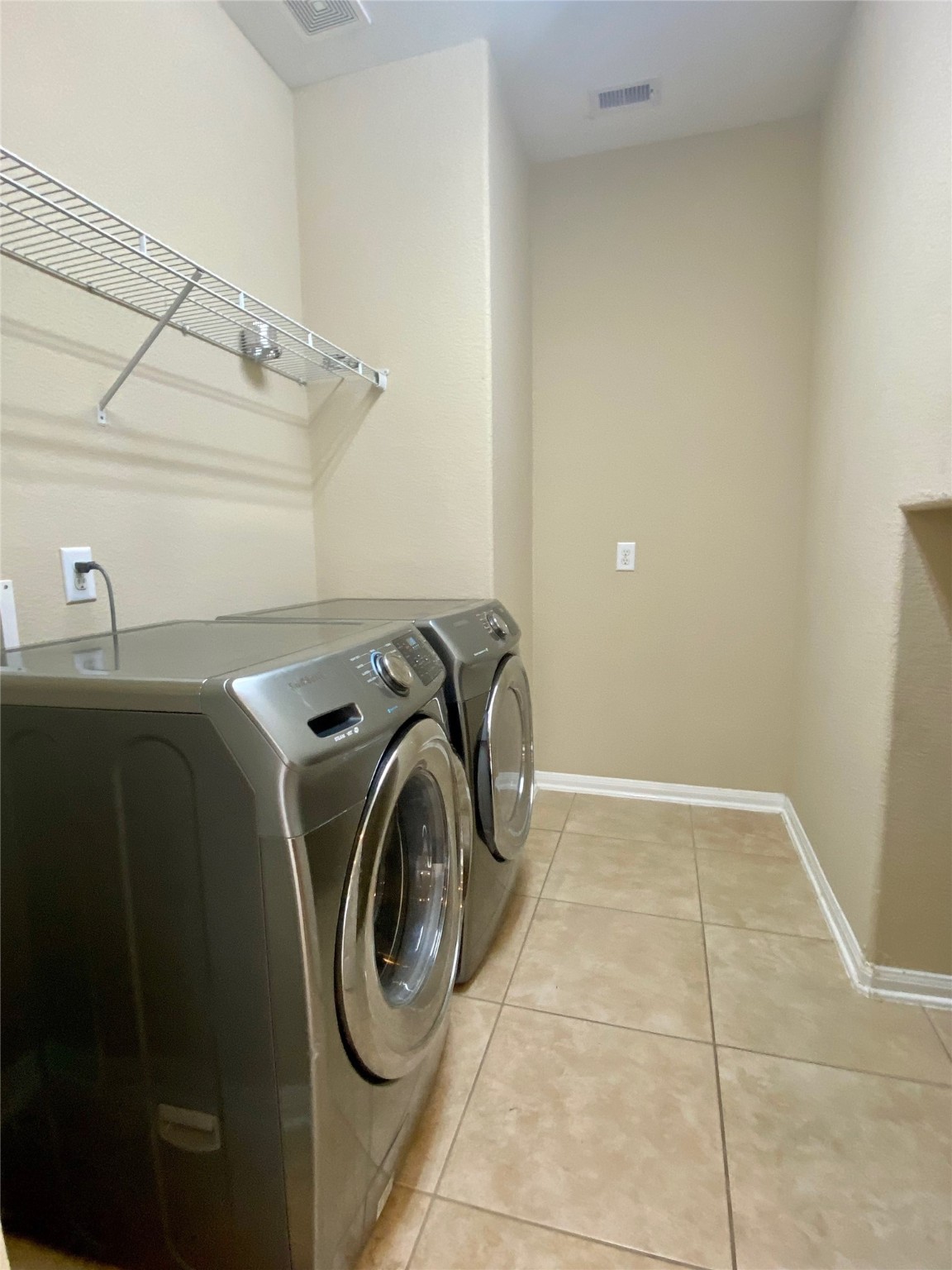 15 Sagamore Ridge Place The Woodlands, TX 77389 - Photo 20 of 39 a utility room with dryer and washer