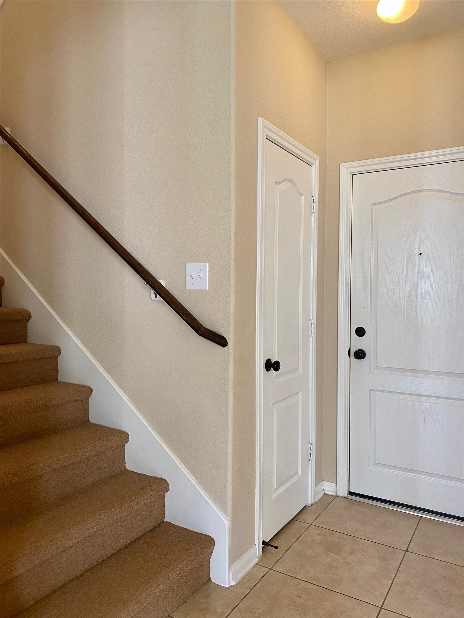15 Sagamore Ridge Place The Woodlands, TX 77389 - Photo 21 of 39 a view of entryway with wooden floor and stairs