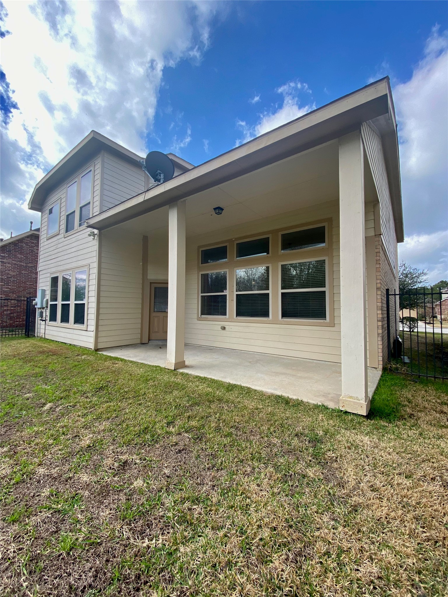 15 Sagamore Ridge Place The Woodlands, TX 77389 - Photo 37 of 39 a house that has a lot of windows in it