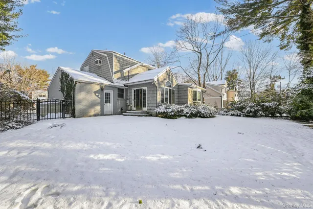 a view of a house with a yard and plant
