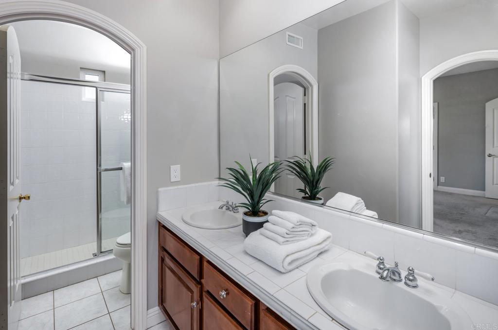 29190 Crystal Ridge Court Escondido, CA 92026 - Photo 20 of 41 Bath