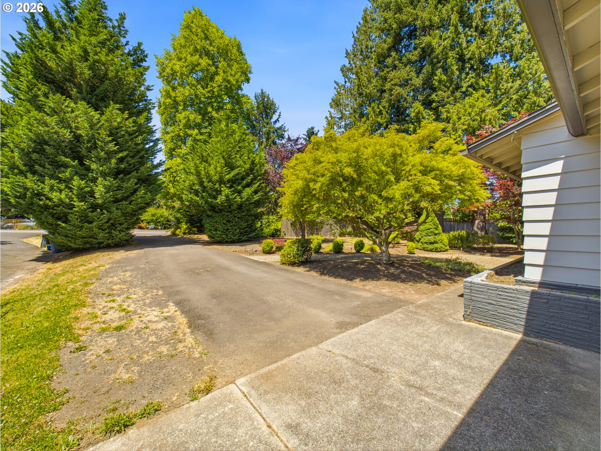 20310 Southwest Boones Ferry Road Tualatin, OR 97062 - Photo 6 of 48 Driveway