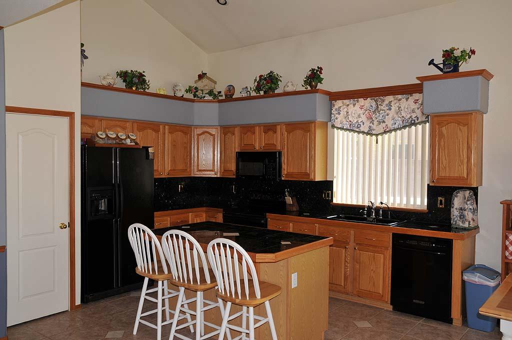 2259 East Victor Road Gilbert, AZ 85296 - Photo 4 of 18 Kitchen 2
