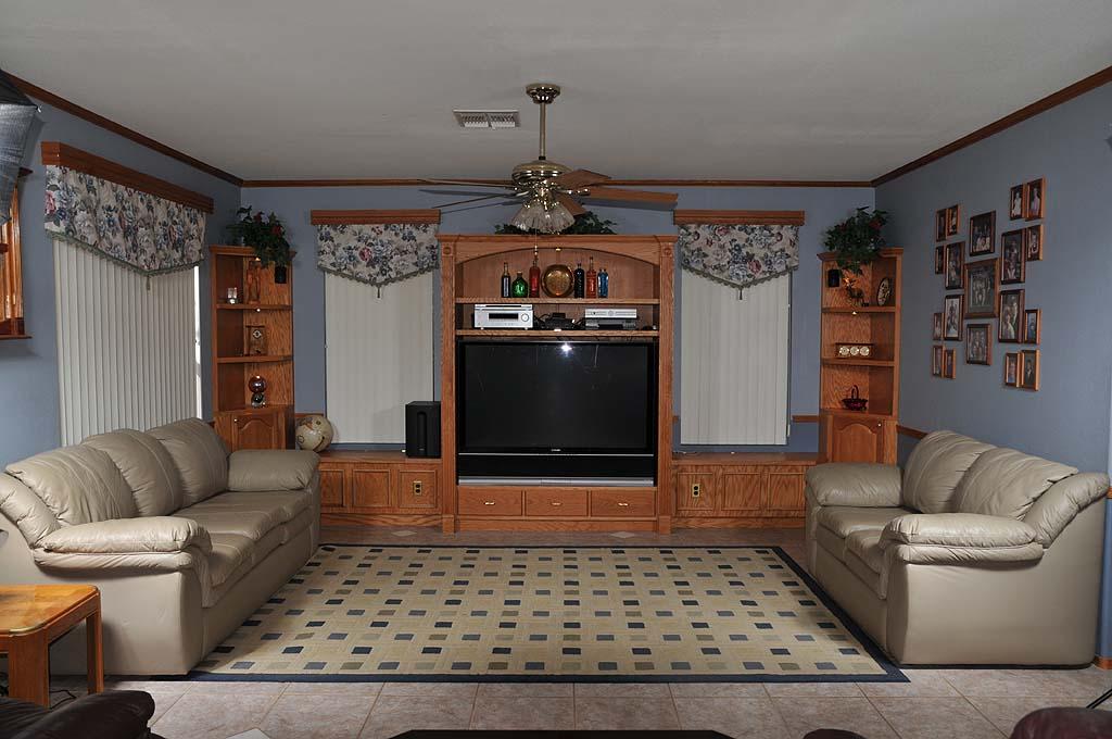2259 East Victor Road Gilbert, AZ 85296 - Photo 5 of 18 Family Room