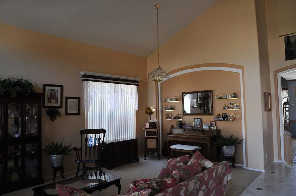 2259 East Victor Road Gilbert, AZ 85296 - Photo 8 of 18 Living Room