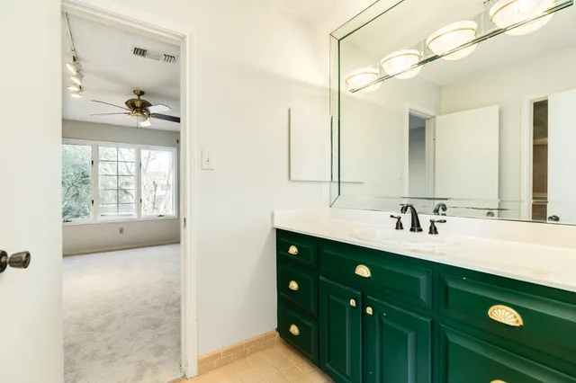 a en suite bathroom with a double vanity sink and a mirror