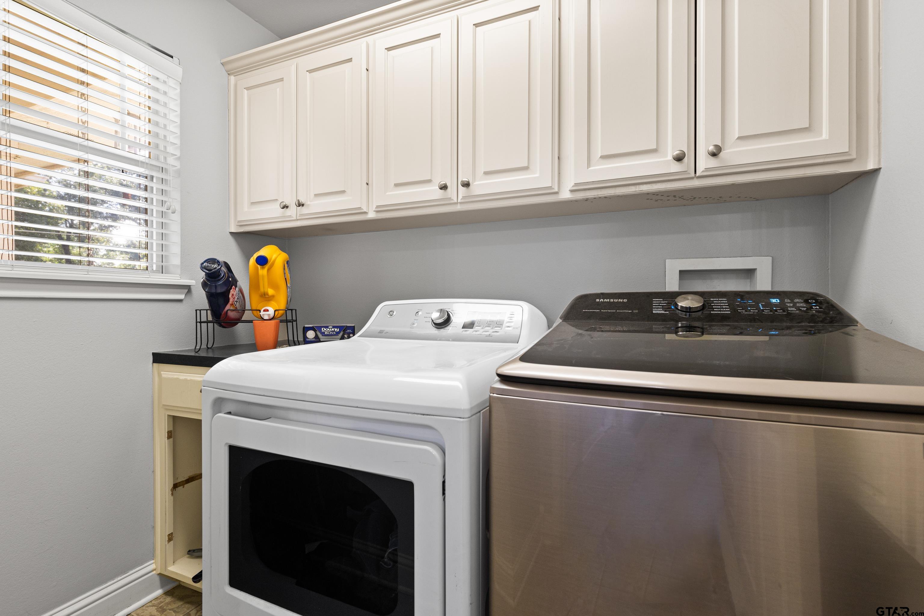 5201 Whitaker Circle Longview, TX 75605 - Photo 21 of 40 a utility room with dryer and washer