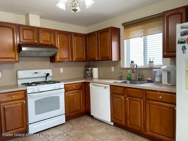 527 Oder Avenue Staten Island, NY 10304 - Photo 11 of 31 IMG_6827