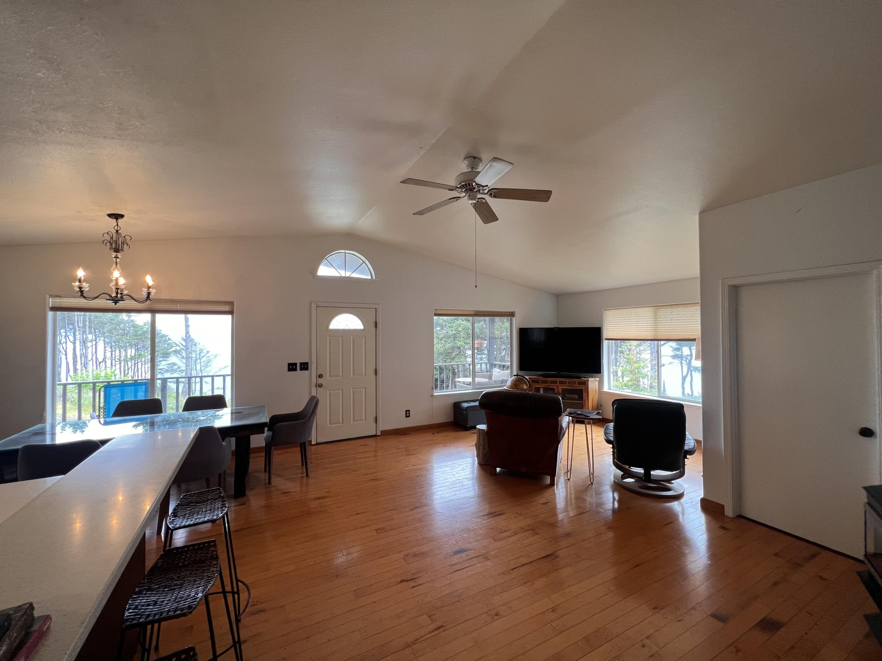 73 Ridgeview Circle Whitethorn, CA 95589 - Photo 7 of 56