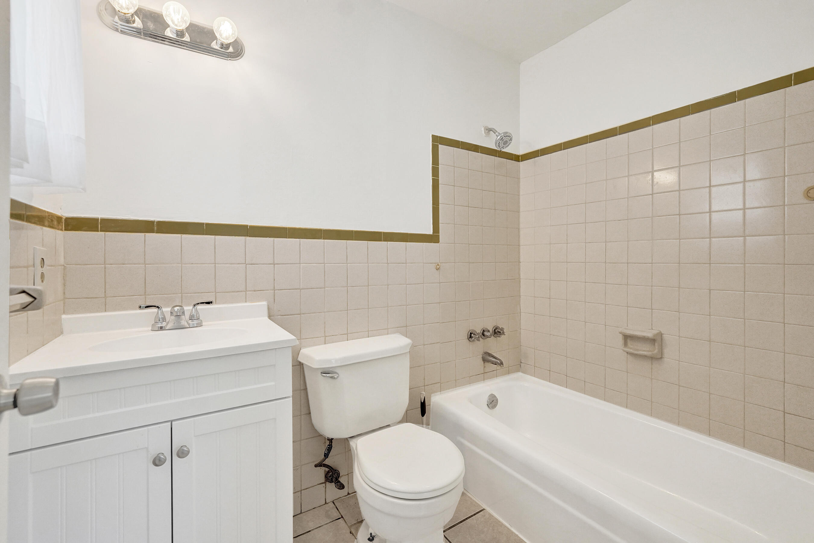 5830 Garfield Street Hollywood, FL 33021 - Photo 19 of 54 Unit 1 - Guest Bathroom