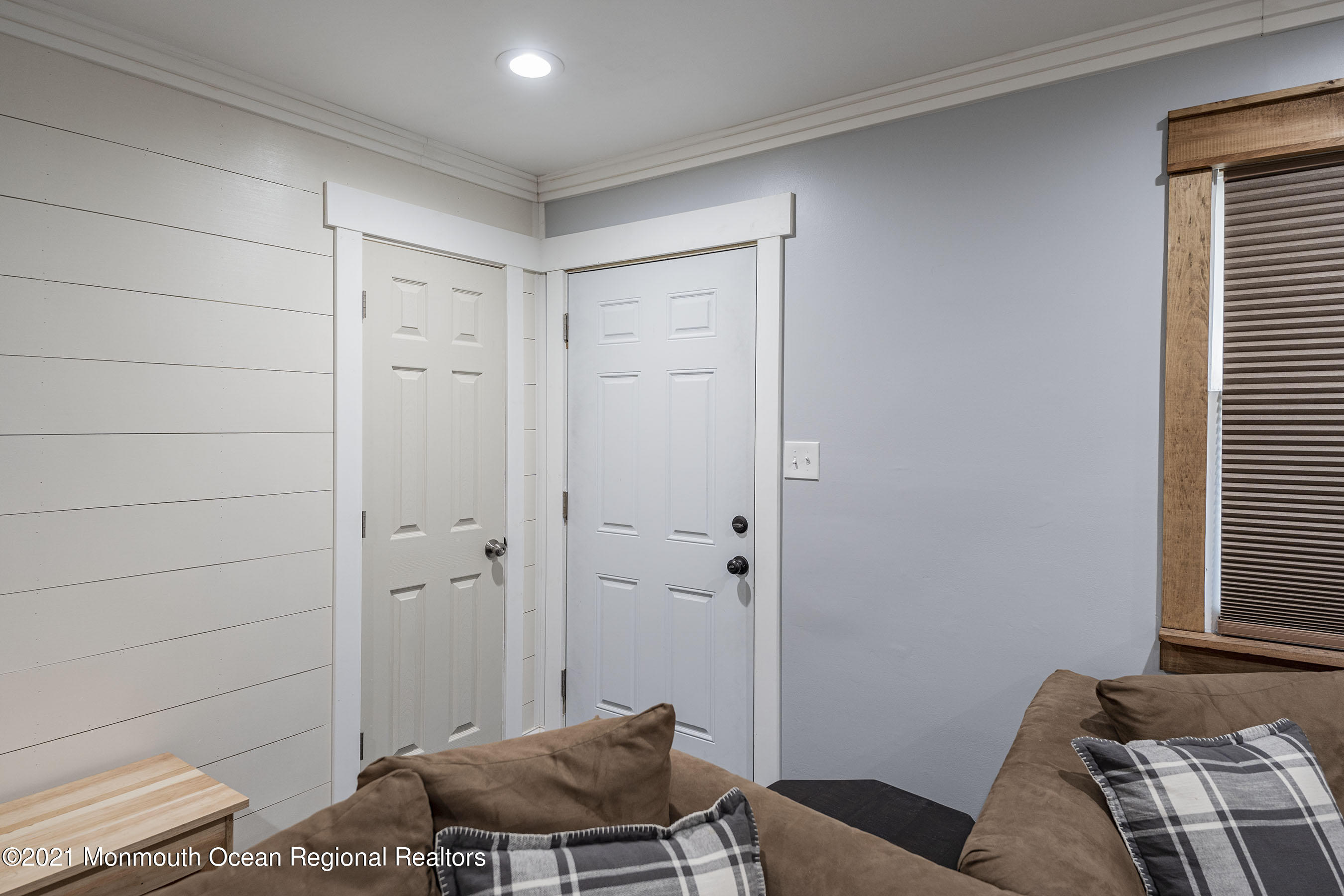 141 Inlet Avenue Manahawkin, NJ 08050 - Photo 6 of 25 Foyer