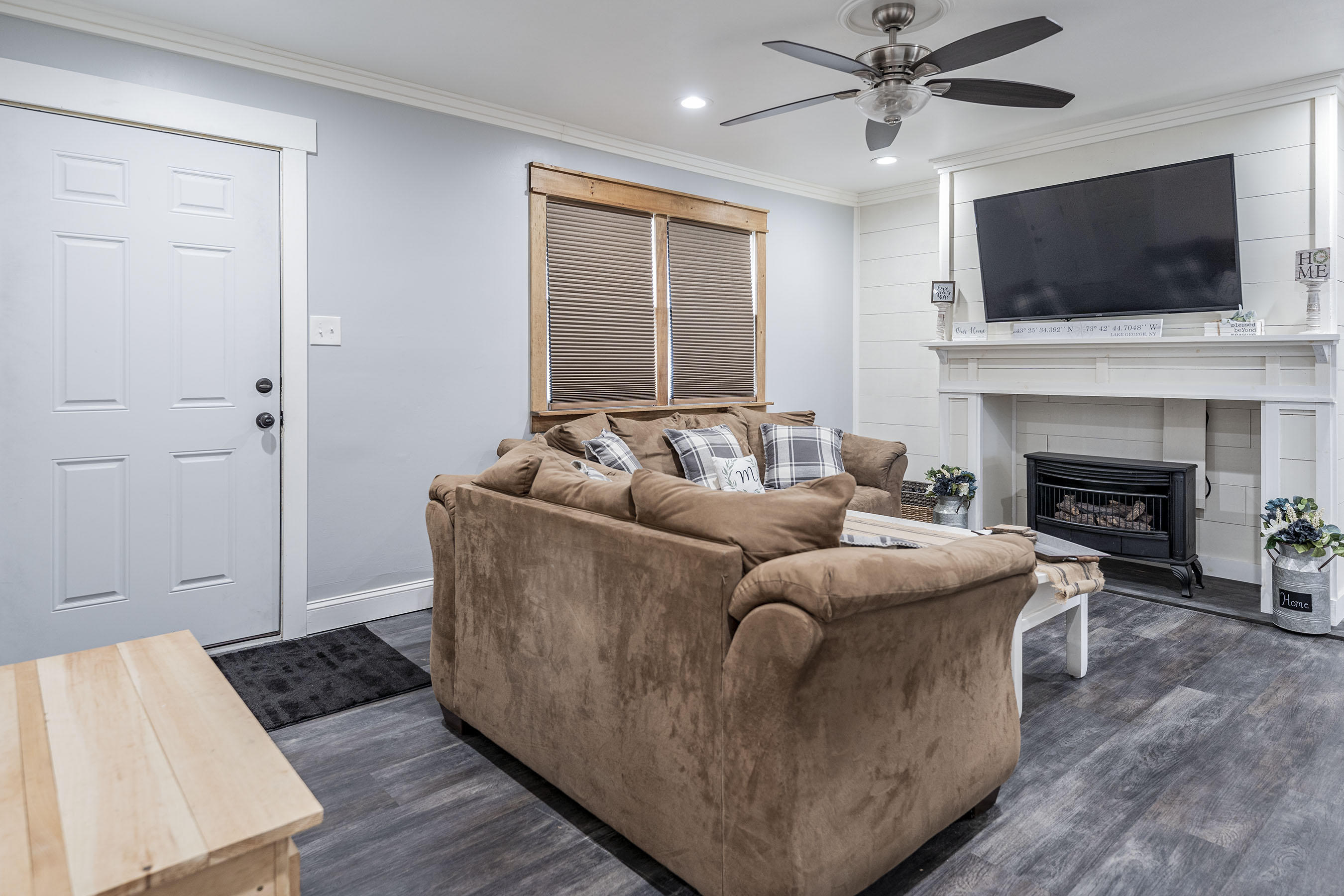141 Inlet Avenue Manahawkin, NJ 08050 - Photo 9 of 25 Living1c