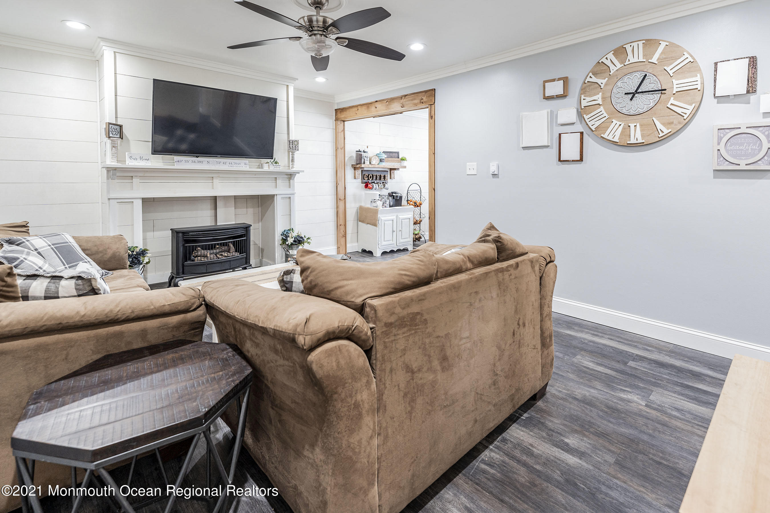 141 Inlet Avenue Manahawkin, NJ 08050 - Photo 10 of 25 Living1d