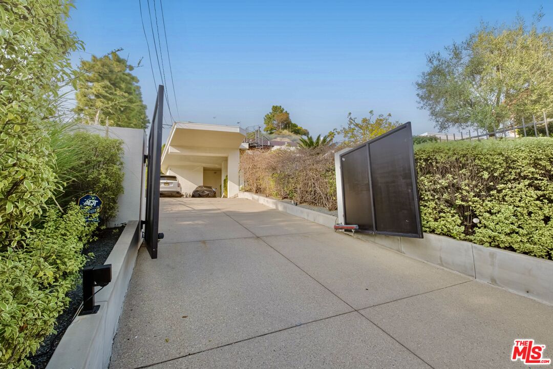 2644 Greenvalley Road Los Angeles, CA 90046 - Photo 2 of 73
