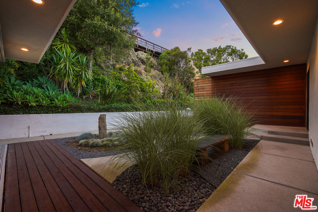 2644 Greenvalley Road Los Angeles, CA 90046 - Photo 3 of 73