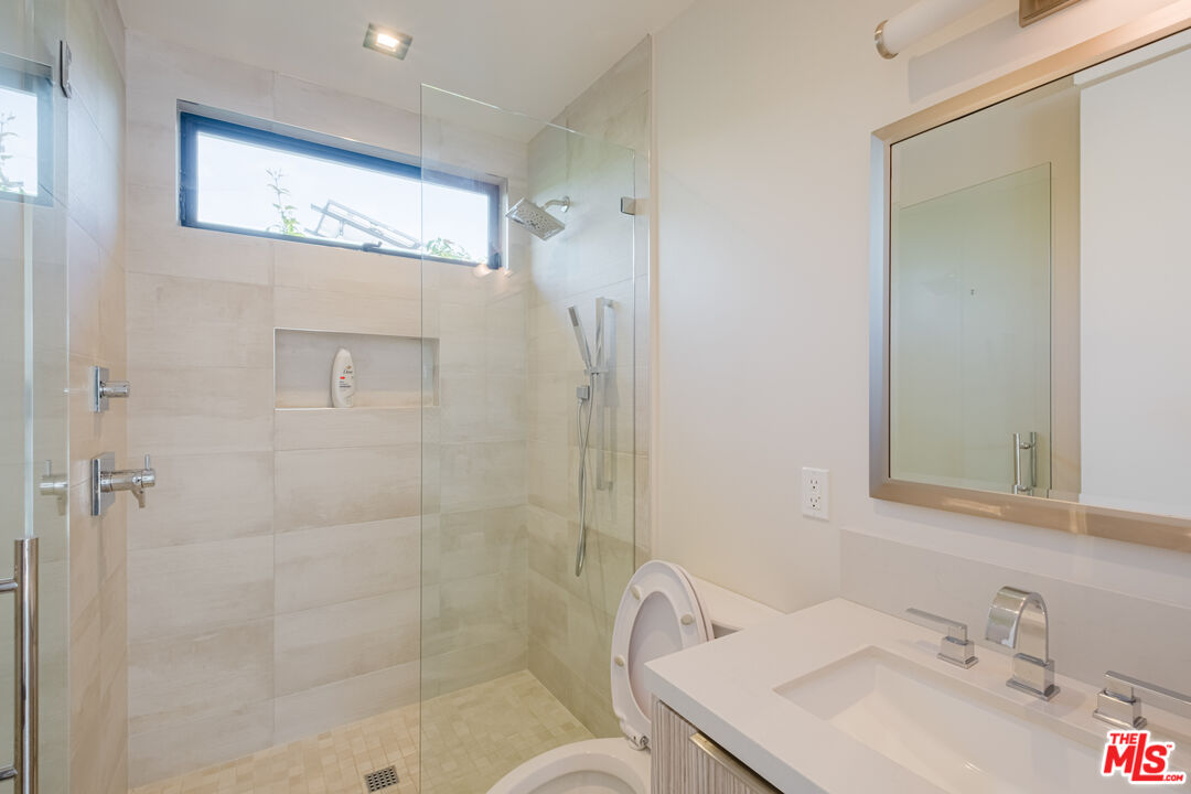 2644 Greenvalley Road Los Angeles, CA 90046 - Photo 37 of 73