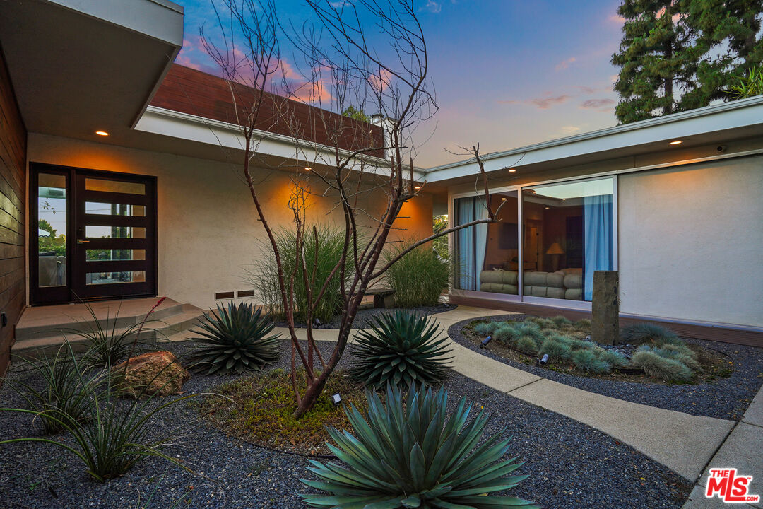 2644 Greenvalley Road Los Angeles, CA 90046 - Photo 5 of 73