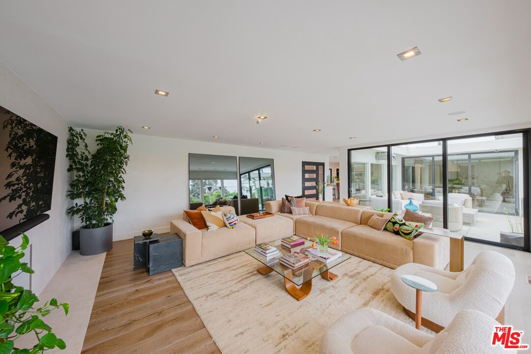 2644 Greenvalley Road Los Angeles, CA 90046 - Photo 10 of 73