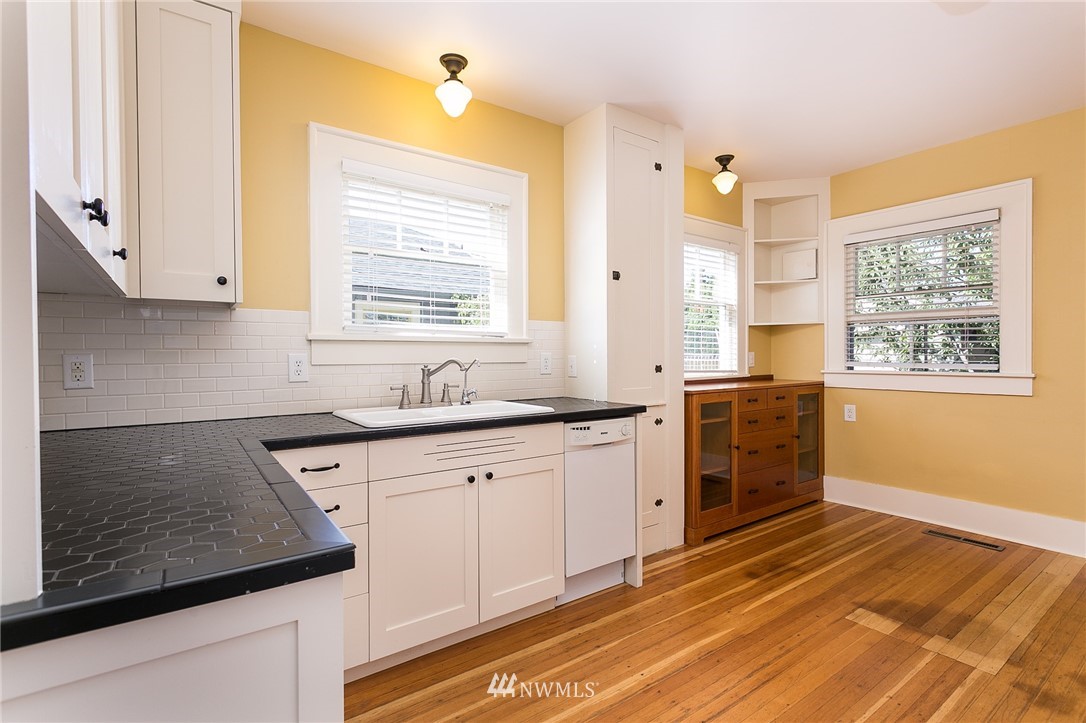 2823 Walnut Street Bellingham, WA 98225 - Photo 5 of 24 Gallery Image 5