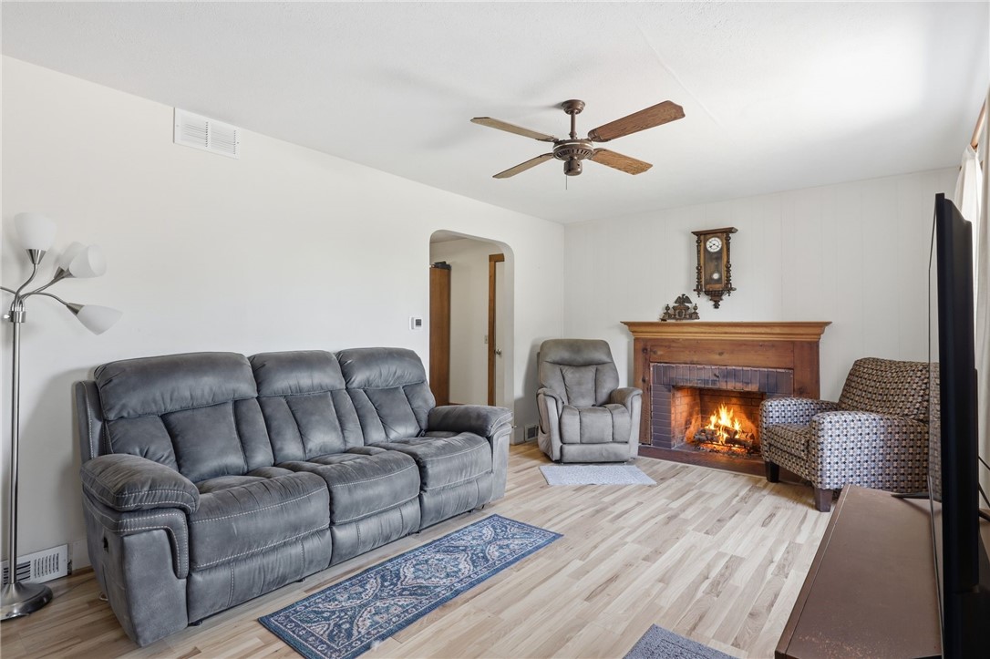 4853 West Ridge Road Parma, NY 14559 - Photo 6 of 39 Living room