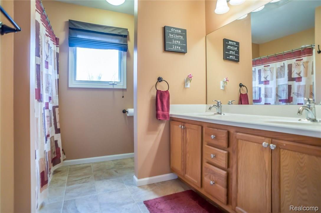 5493 Pingree Road Howell, MI 48843 - Photo 14 of 20 16.jpg