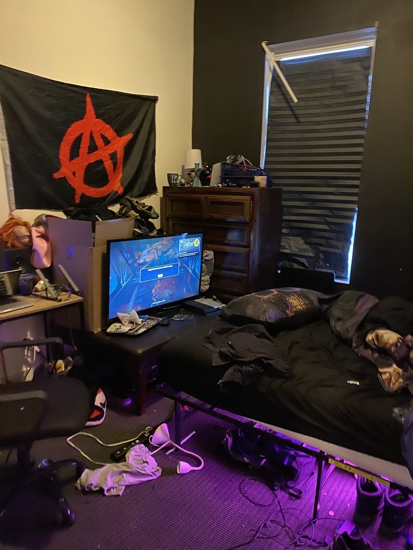 6728 South Normal Boulevard Chicago, IL 60621 - Photo 11 of 14 a room with musical instruments