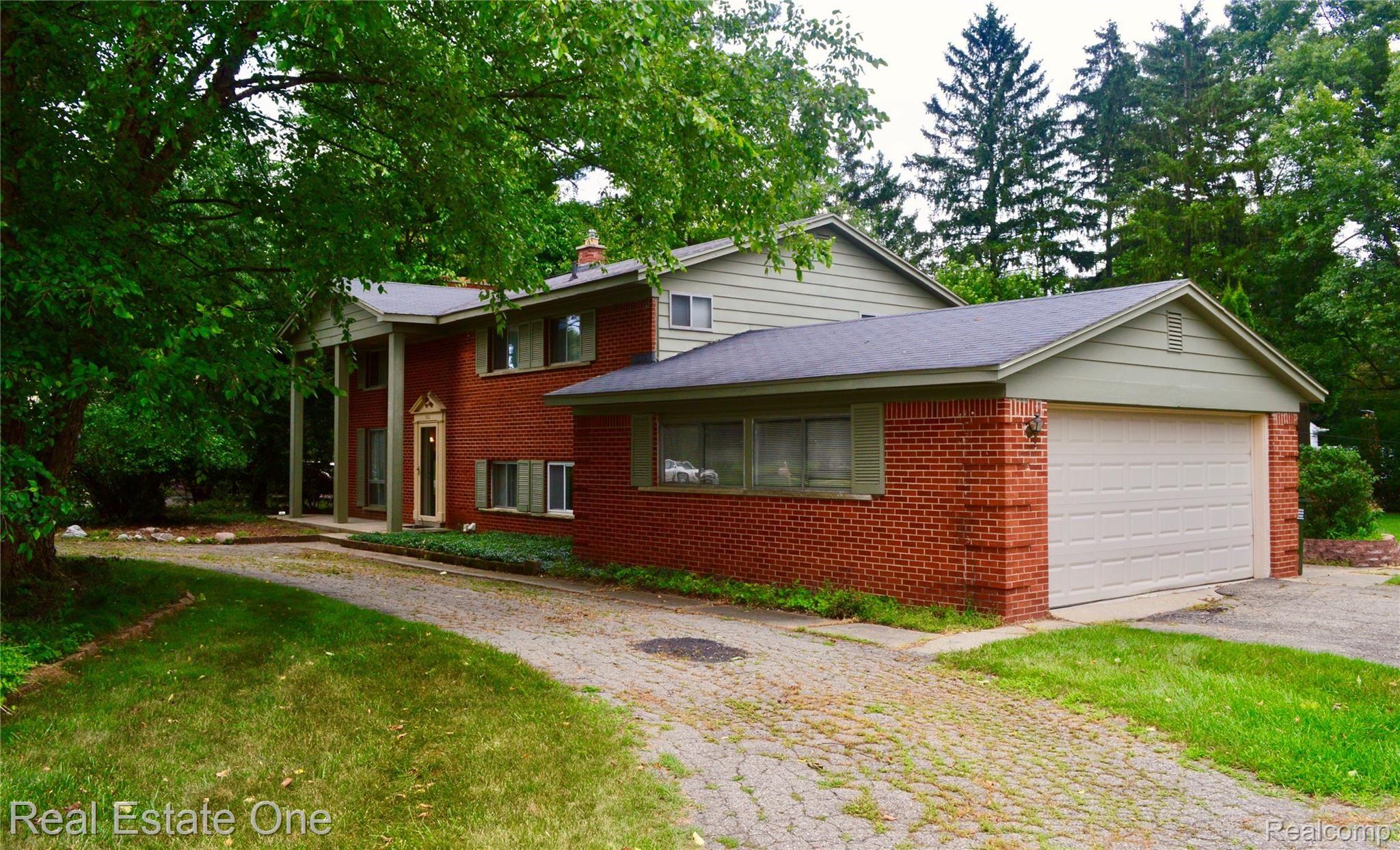 735 Leinster Road Rochester, MI 48309 - Photo 3 of 22 DSC_0053.jpg