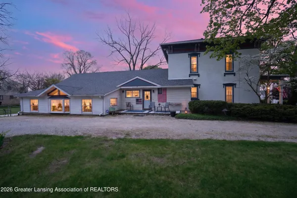 $339,900 | 812 North Clinton Street, Grand Ledge, MI 48837