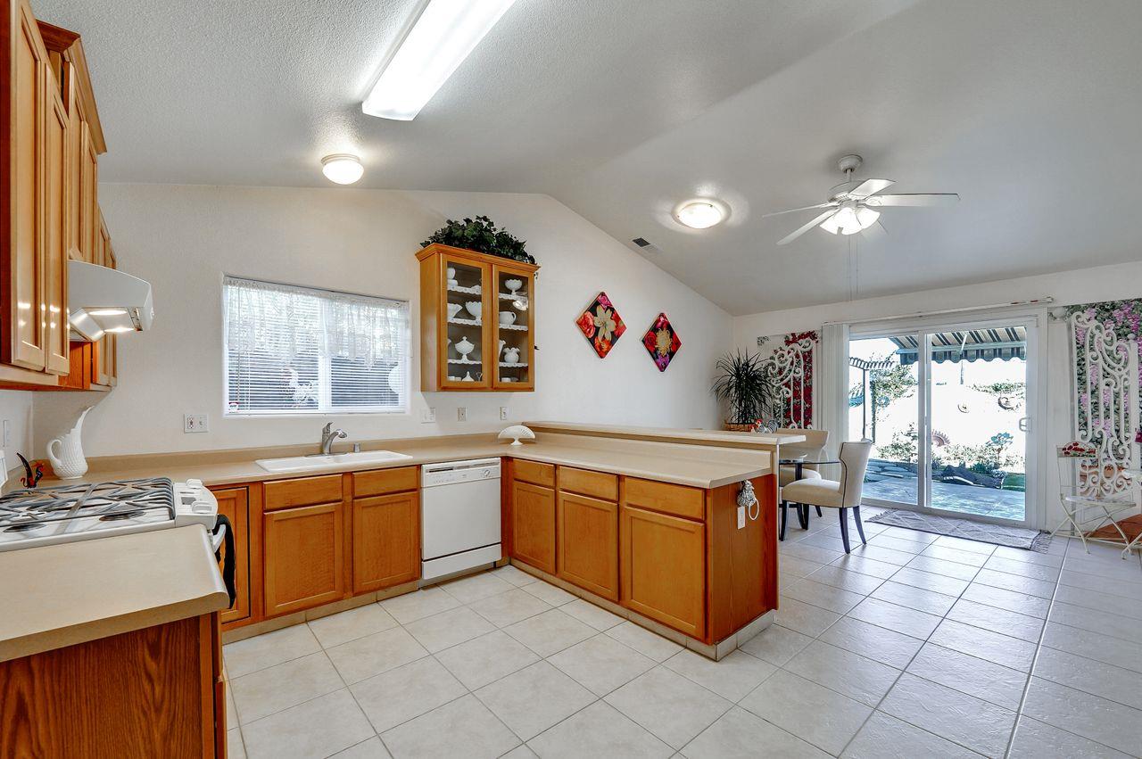 5512 Mesa Road Gilroy, CA 95020 - Photo 7 of 29 Gallery Image 7
