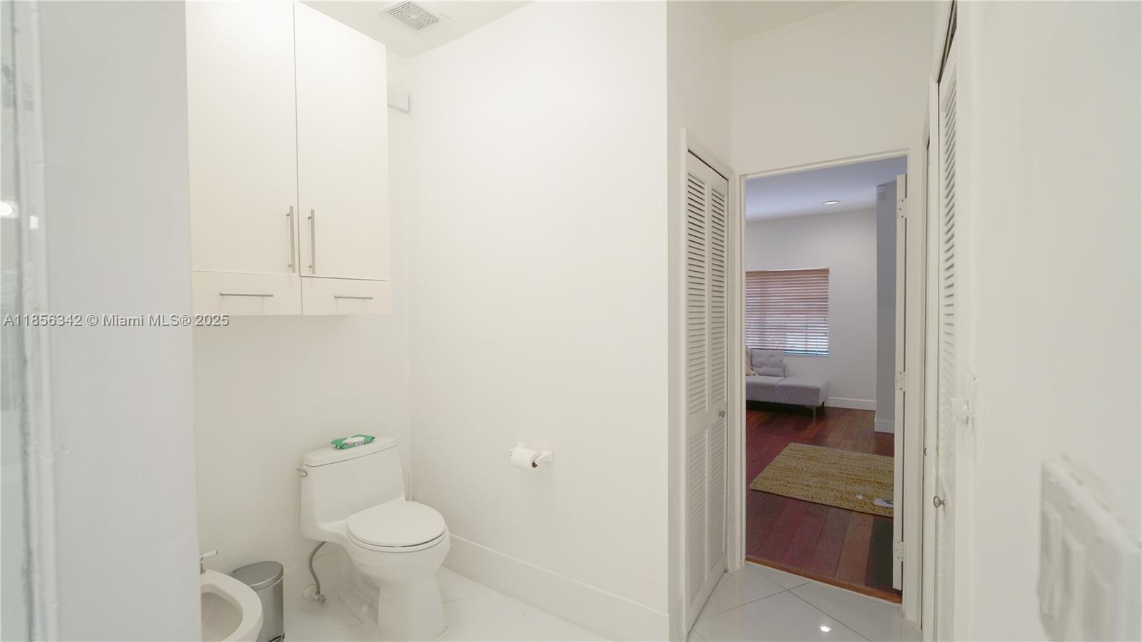 691 Ridgewood Road Key Biscayne, FL 33149 - Photo 29 of 67 a bathroom with a toilet