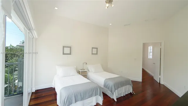 $3,895,000 | 691 Ridgewood Road, Key Biscayne, FL 33149