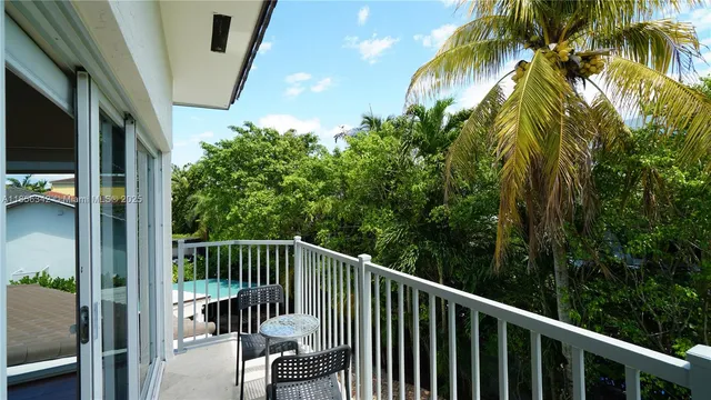 $3,895,000 | 691 Ridgewood Road, Key Biscayne, FL 33149