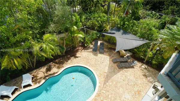 $3,895,000 | 691 Ridgewood Road, Key Biscayne, FL 33149
