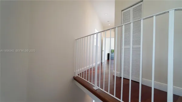 $3,895,000 | 691 Ridgewood Road, Key Biscayne, FL 33149