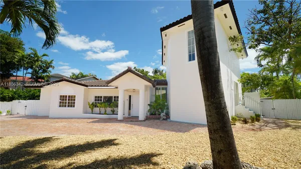 a view of a house with a yard and plants