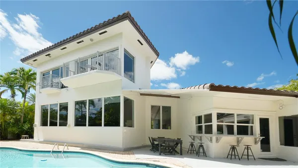 $3,895,000 | 691 Ridgewood Road, Key Biscayne, FL 33149