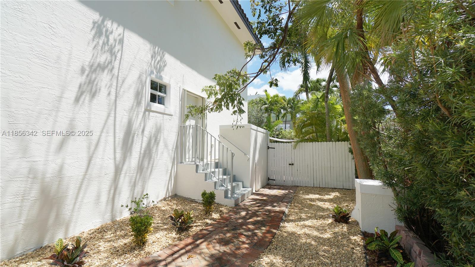 691 Ridgewood Road Key Biscayne, FL 33149 - Photo 8 of 67 a backyard of a house