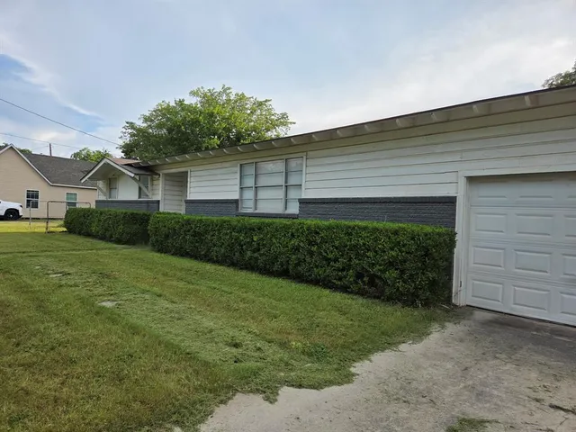 $179,000 | 304 South Buffalo Street, Chico, TX 76431