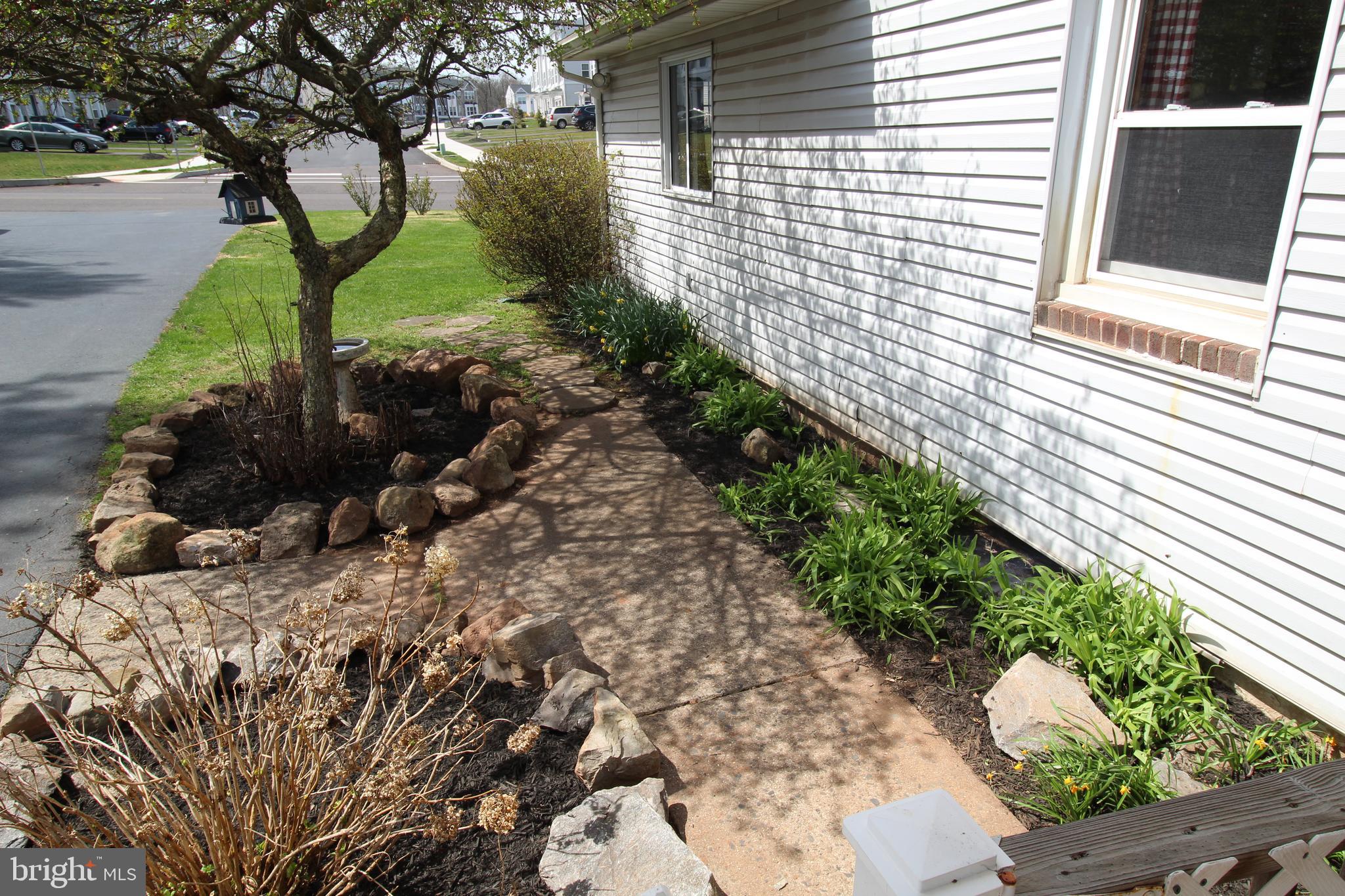 265 Old Schuylkill Road Pottstown, PA 19465 - Photo 24 of 24 Landscaped garden