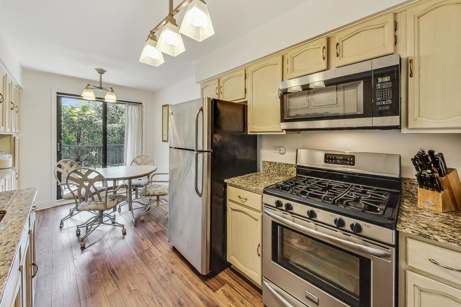 1-s150 Spring Road, Unit 2H Oak Brook, IL 60181 - Photo 9 of 22 Gallery Image 9