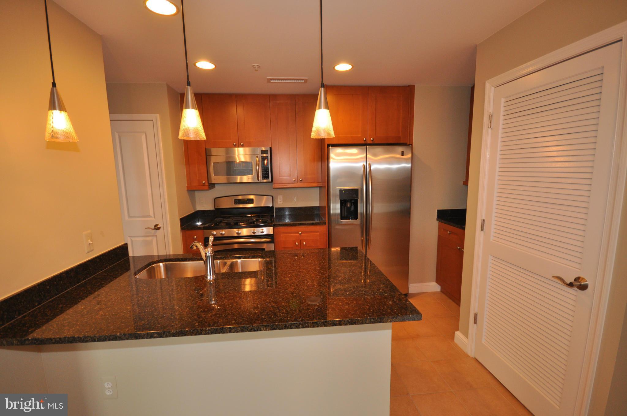 11990 Market Street, Unit 1416 Reston, VA 20190 - Photo 2 of 14 Kitchen