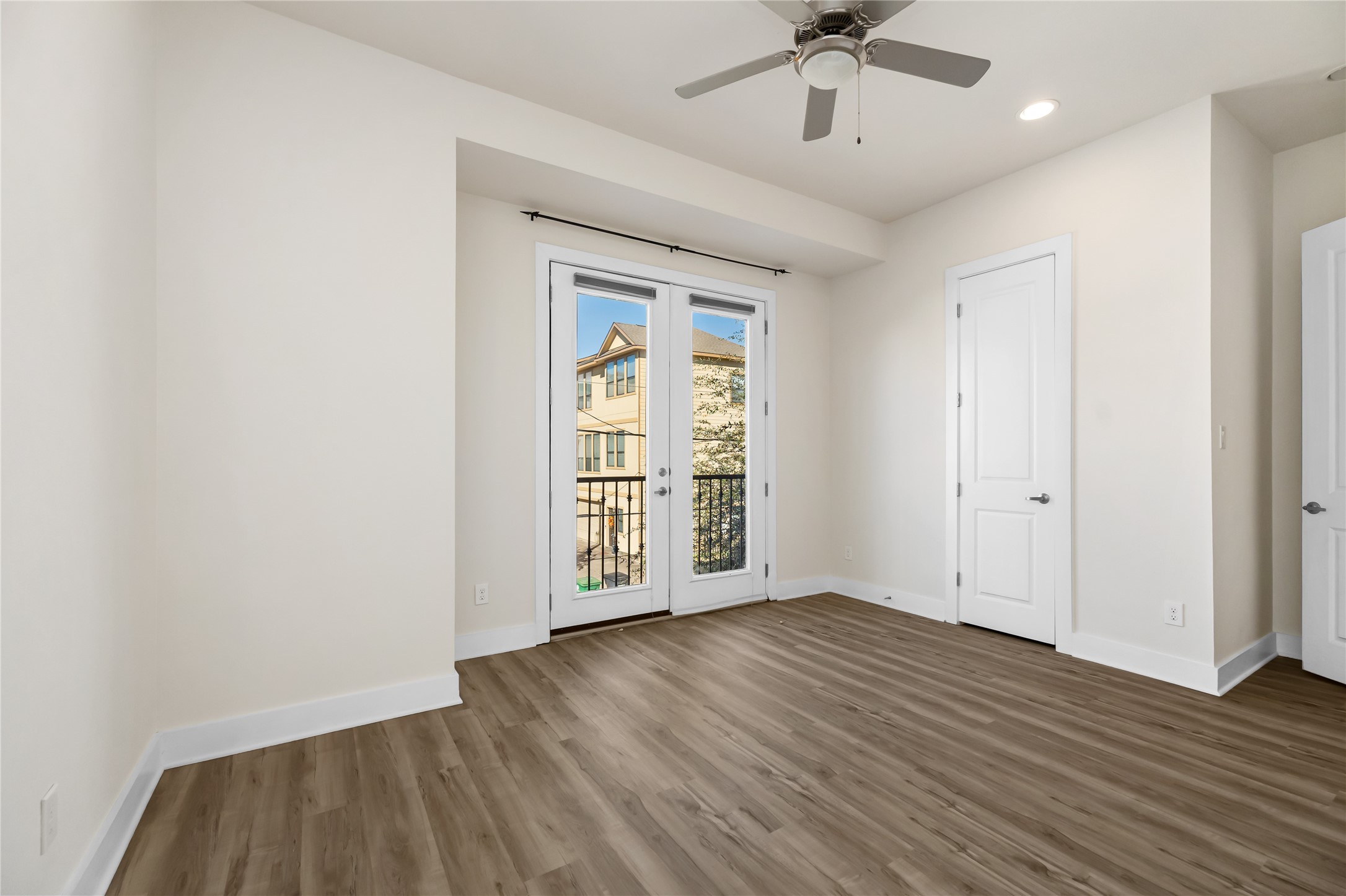 4409 Schuler Street, Unit A Houston, TX 77007 - Photo 28 of 30 an empty room with wooden floor chandelier fan and windows