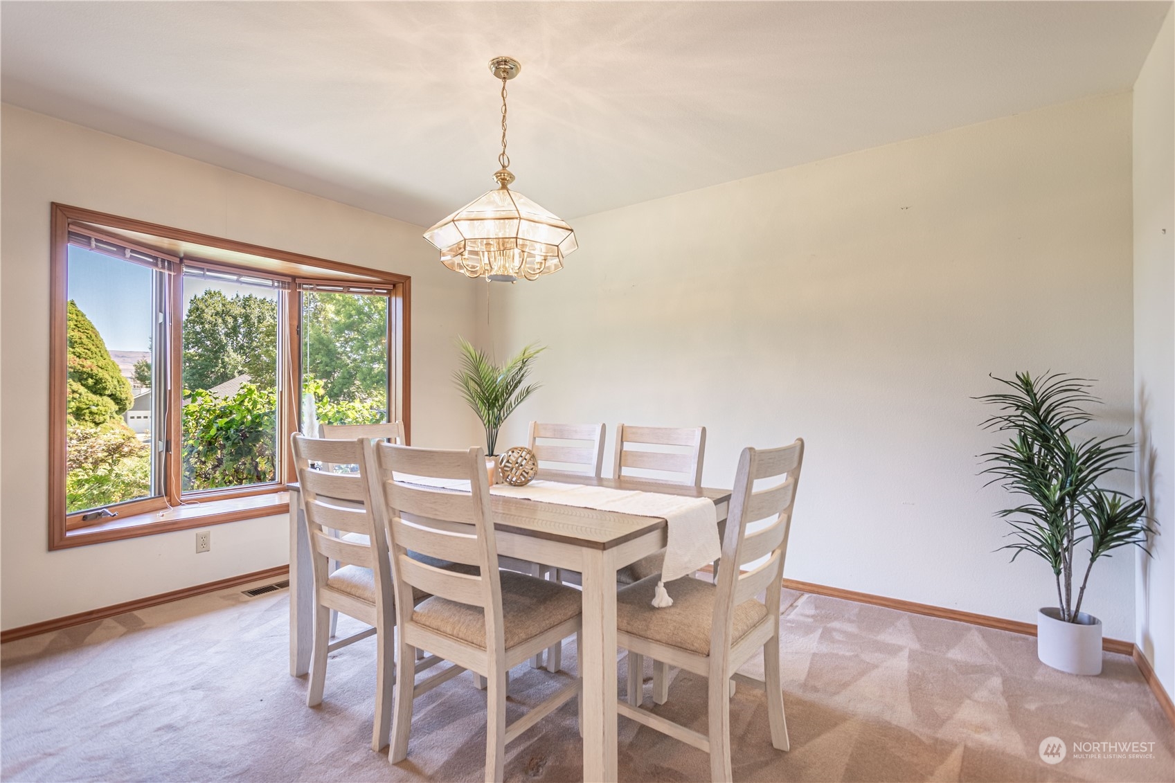 412 Castleview Place Wenatchee, WA 98801 - Photo 6 of 37 Gallery Image 6