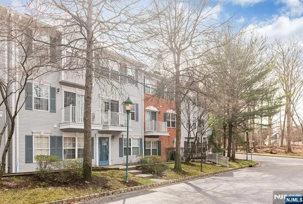 $2,250 | 2014 Beatrice Court, Unit 2014, Mahwah, NJ 07430