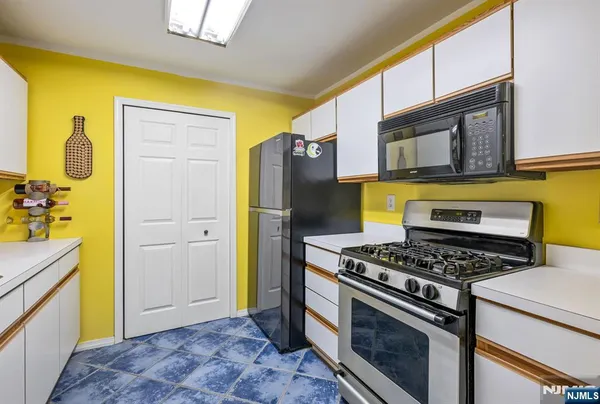 $2,250 | 2014 Beatrice Court, Unit 2014, Mahwah, NJ 07430