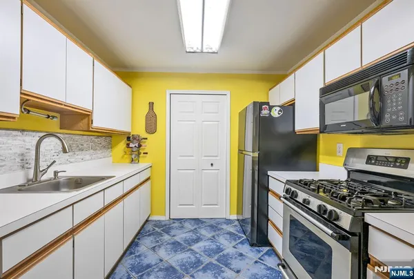 $2,250 | 2014 Beatrice Court, Unit 2014, Mahwah, NJ 07430