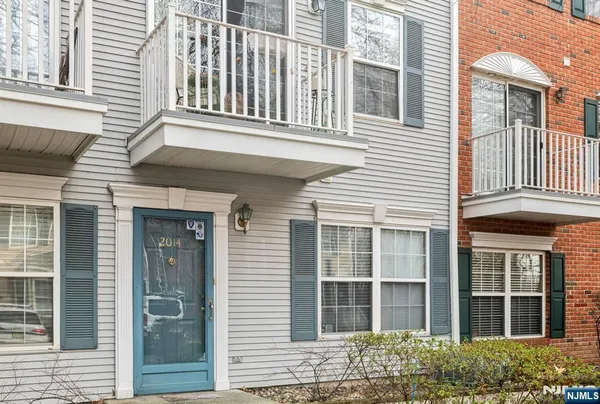 $2,250 | 2014 Beatrice Court, Unit 2014, Mahwah, NJ 07430