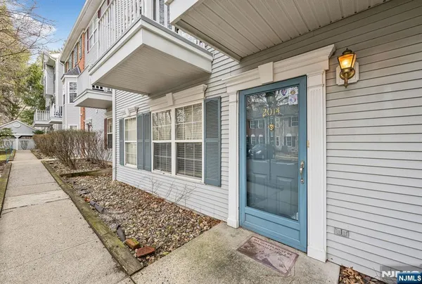 $2,250 | 2014 Beatrice Court, Unit 2014, Mahwah, NJ 07430