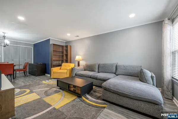 $2,250 | 2014 Beatrice Court, Unit 2014, Mahwah, NJ 07430