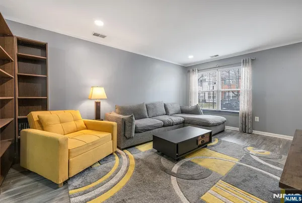 $2,250 | 2014 Beatrice Court, Unit 2014, Mahwah, NJ 07430